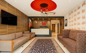 W Hotel Cemerlang
